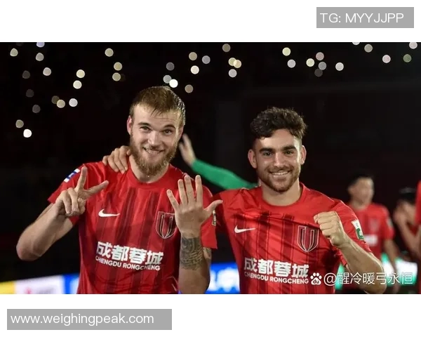 足球巨星精准长传瞬间全场沸腾震撼人心的经典比赛画面 足球巨星精准长传瞬间全场沸腾震撼人心的经典比赛画面