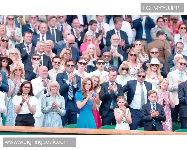 足球球星赛场内外戴戒指展现个性与荣耀风采