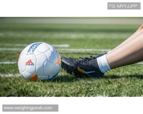 球场英姿背影定格瞬间展现足球明星无尽魅力与奋斗精神 球场英姿背影定格瞬间展现足球明星无尽魅力与奋斗精神